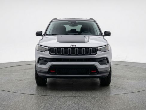 Used 2025 Jeep Compass Trailhawk image 2