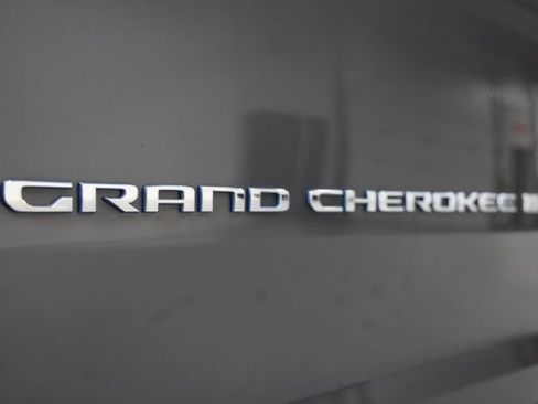 Used 2023 Jeep Grand Cherokee 4WD 4xe image 9