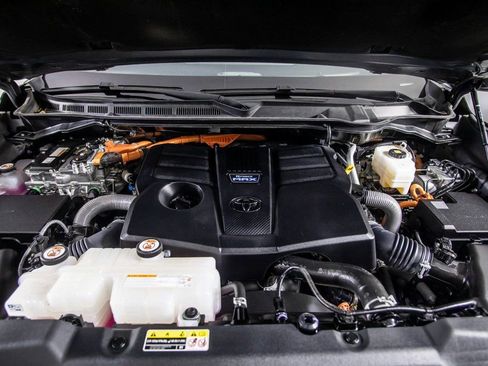 Used 2024 Toyota Sequoia Platinum image 54