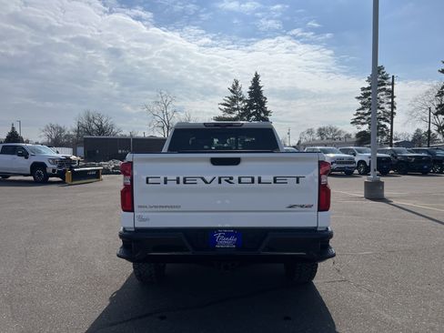 Used 2022 Chevrolet Silverado 1500 ZR2 w/ Technology Package image 8