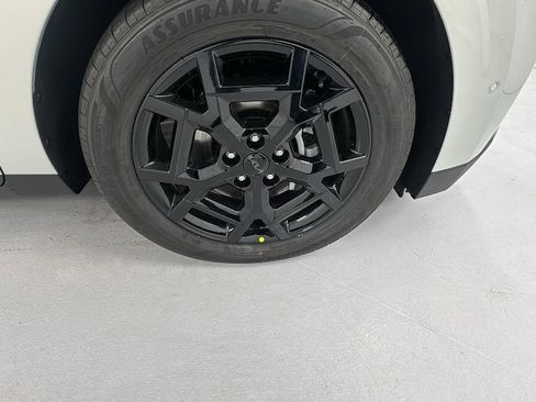 New 2026 Kia Carnival SX w/ SX Dark Edition Package FWD image 9