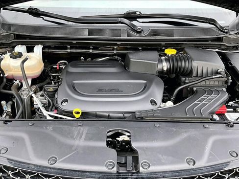 Certified 2024 Chrysler Pacifica Touring-L image 36