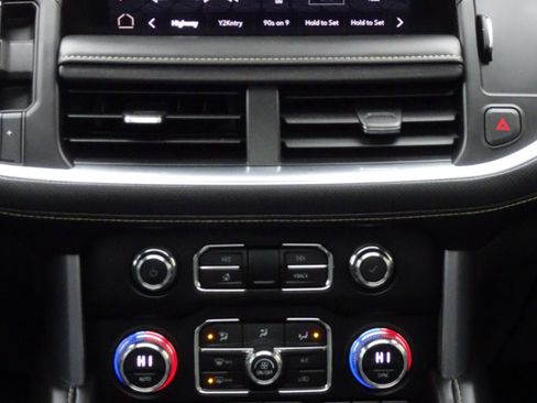 Used 2023 GMC Yukon SLT image 14