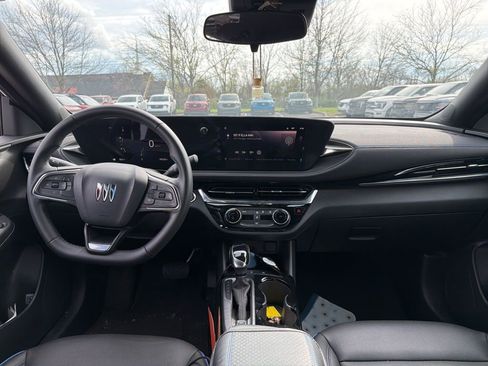 Used 2025 Buick Envista Sport Touring image 5