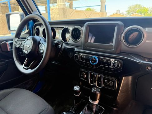 Used 2022 Jeep Gladiator Sport AWD/4WD image 19