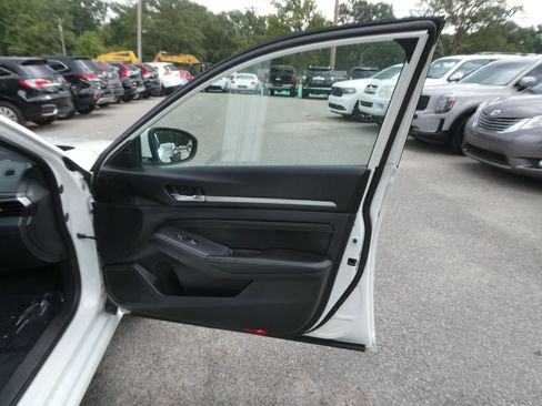 Used 2019 Nissan Altima 2.5 Platinum FWD image 27