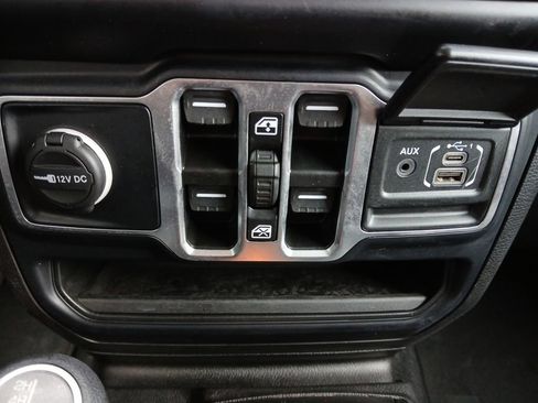 Used 2023 Jeep Gladiator Sport AWD/4WD image 6