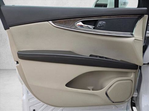 Used 2019 Lincoln Nautilus Select w/ Cargo Utility Package FWD image 11