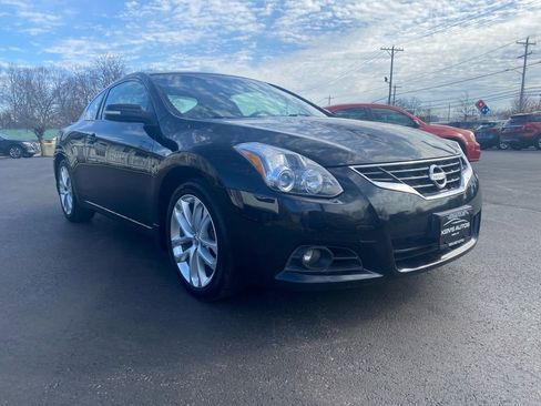 Used 2010 Nissan Altima 3.5 SR w/ Leather Pkg image 2