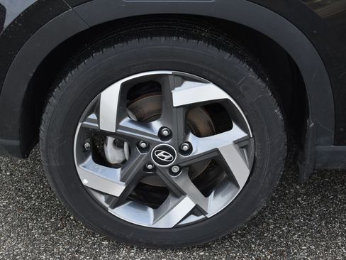Used 2025 Hyundai Venue SEL FWD image 9