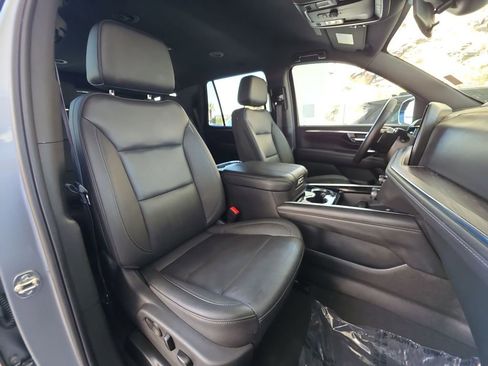 Used 2025 Chevrolet Tahoe LT AWD/4WD image 29