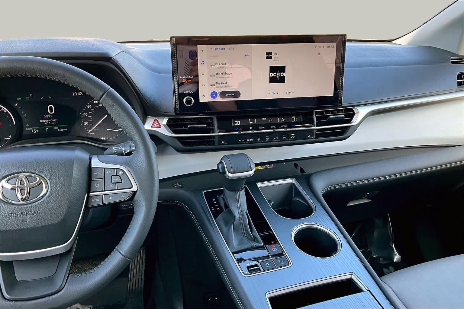 Used 2025 Toyota Sienna XLE FWD image 7
