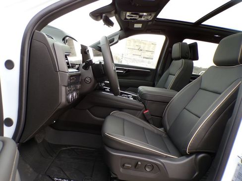 New 2026 Chevrolet Suburban Premier AWD/4WD image 16
