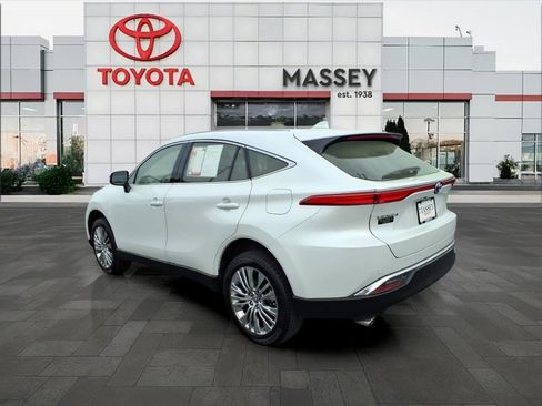 Used 2024 Toyota Venza XLE image 5