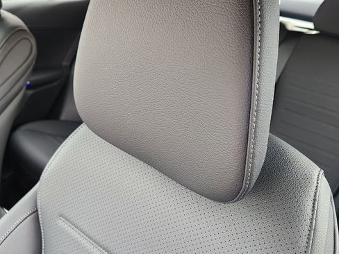 Used 2025 Mercedes-Benz GLC 300 4MATIC image 14