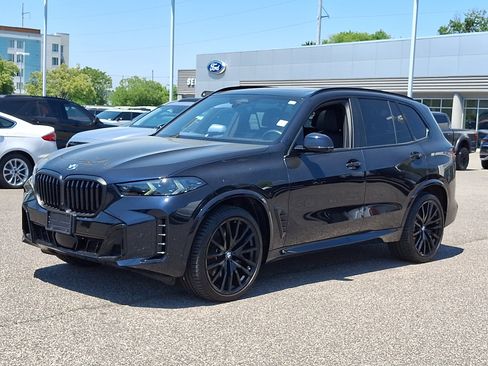 Used 2024 BMW X5 xDrive40i w/ M Sport Package AWD/4WD image 5