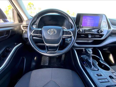 Certified 2024 Toyota Highlander LE image 6