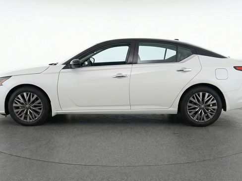 Used 2025 Nissan Altima 2.5 SV FWD image 5