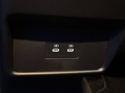 Used 2025 Nissan Rogue SL image 11