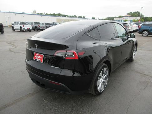Used 2021 Tesla Model Y Long Range AWD/4WD image 5