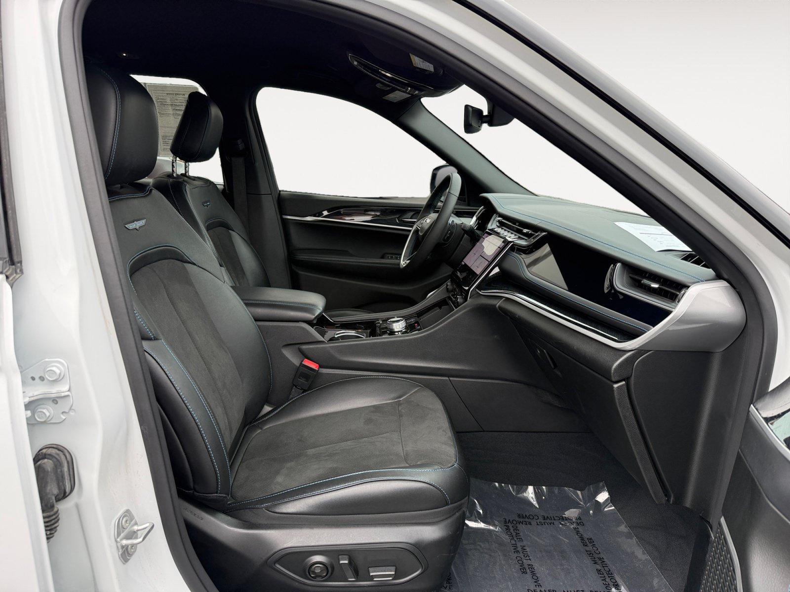 Used 2022 Jeep Grand Cherokee Trailhawk AWD/4WD image 19