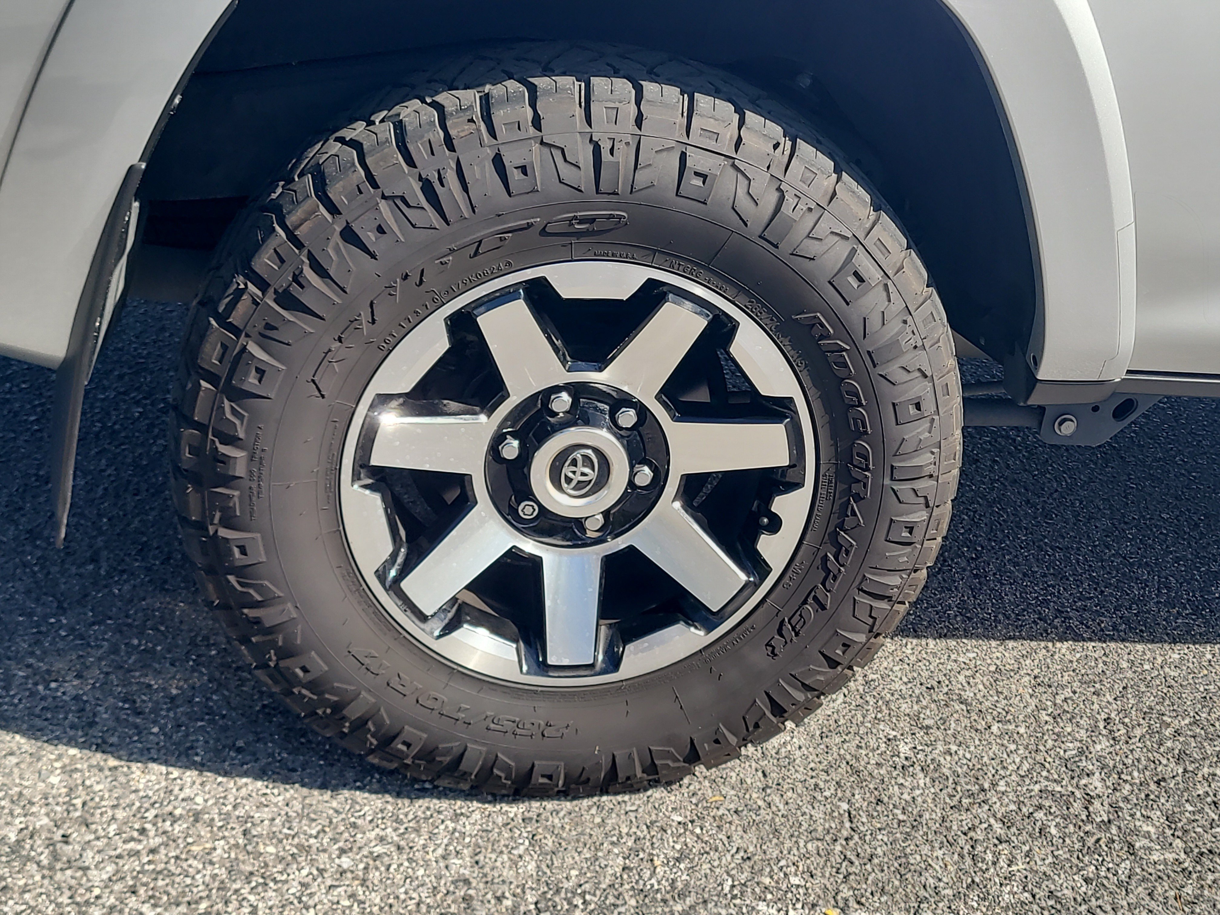 Used 2024 Toyota 4Runner TRD Off-Road Premium w/ Moonroof Package AWD/4WD image 10