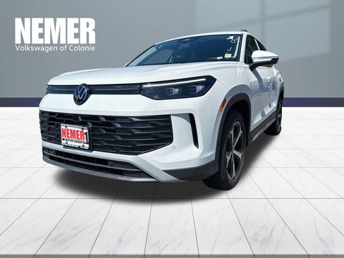 New 2026 Volkswagen Tiguan SE AWD/4WD image 1