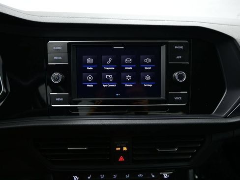 Used 2024 Volkswagen Jetta SE FWD image 18
