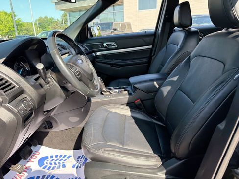 Used 2018 Ford Explorer XLT w/ Equipment Group 202A FWD image 14