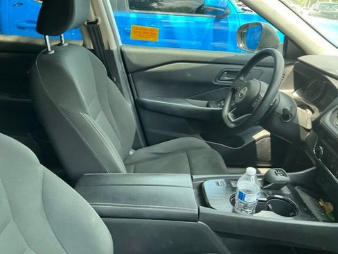 Used 2024 Nissan Rogue S FWD image 4