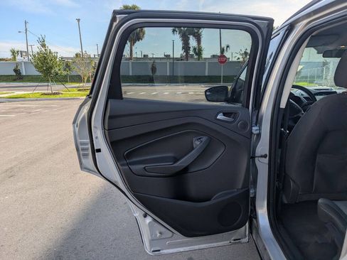 Used 2016 Ford Escape SE w/ Equipment Group 201A image 18