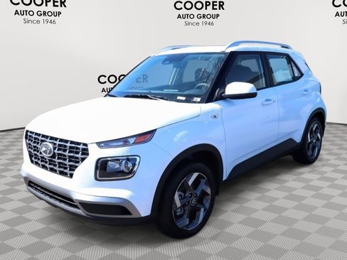 New 2026 Hyundai Venue SEL FWD image 3