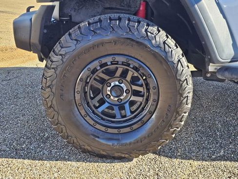 Used 2019 Jeep Wrangler Sport image 25