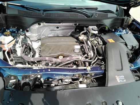 Used 2024 Chevrolet Trax LS w/ LS Convenience Package FWD image 4