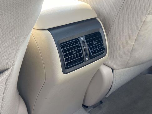Used 2012 Toyota Camry XLE w/ Convenience Pkg FWD image 10