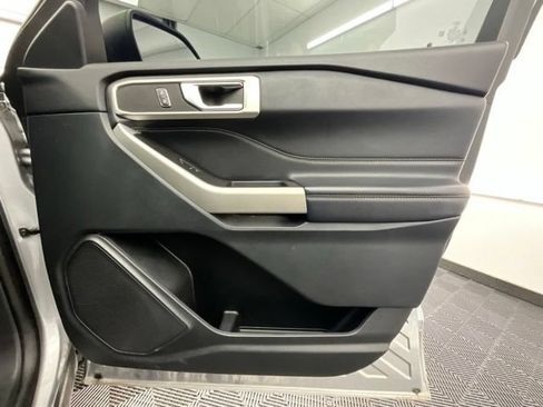 Used 2020 Ford Explorer XLT w/ Equipment Group 202A AWD/4WD image 16