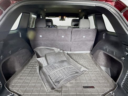 Used 2018 Jeep Grand Cherokee Laredo image 32