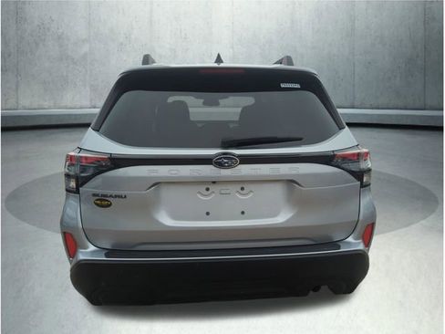 Used 2025 Subaru Forester Premium AWD/4WD image 5