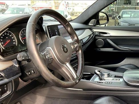Used 2018 BMW X6 M image 18