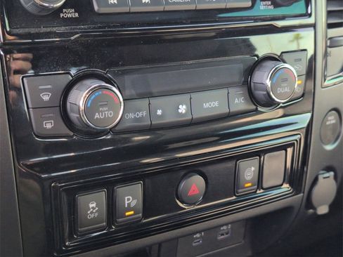 Used 2024 Nissan Titan SV w/ SV Convenience Package image 12