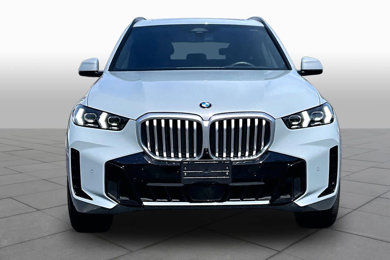 Used 2026 BMW X5 xDrive40i w/ M Sport Package AWD/4WD image 3
