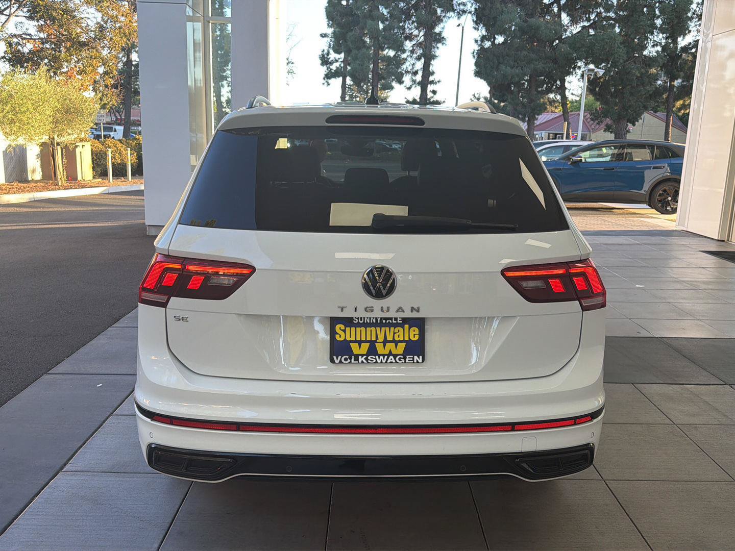 Certified 2022 Volkswagen Tiguan SE R-Line FWD image 4