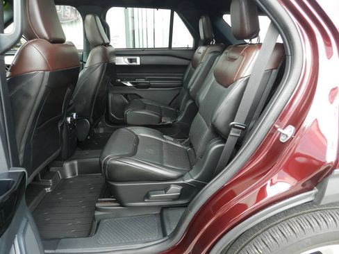 Used 2022 Ford Explorer Platinum w/ Equipment Group 601A AWD/4WD image 10