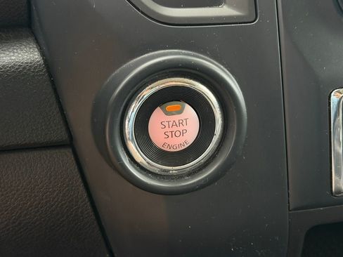 Used 2022 Nissan Titan SV RWD image 24