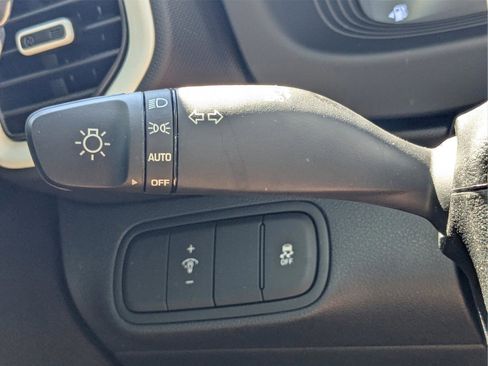 New 2025 Hyundai Venue Limited image 32