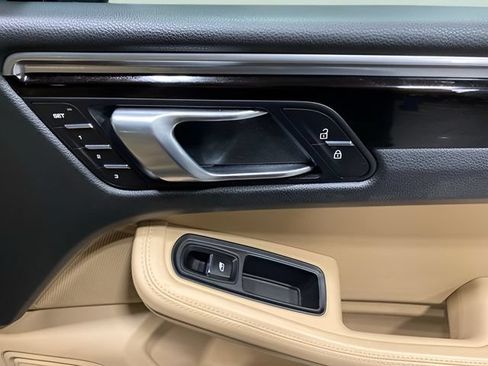 Used 2021 Porsche Macan AWD/4WD image 29