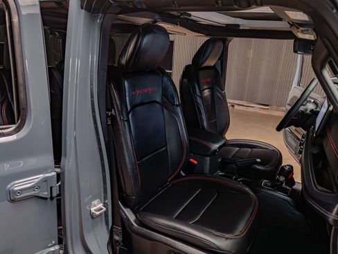 Used 2025 Jeep Wrangler Unlimited Rubicon image 31