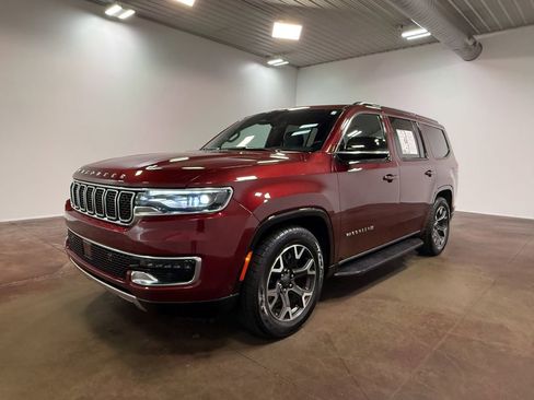 Used 2024 Jeep Wagoneer Series III AWD/4WD image 39