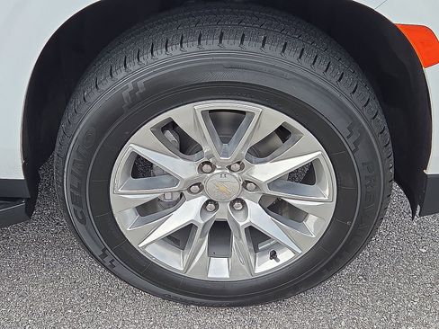 Used 2023 Chevrolet Suburban Premier image 7