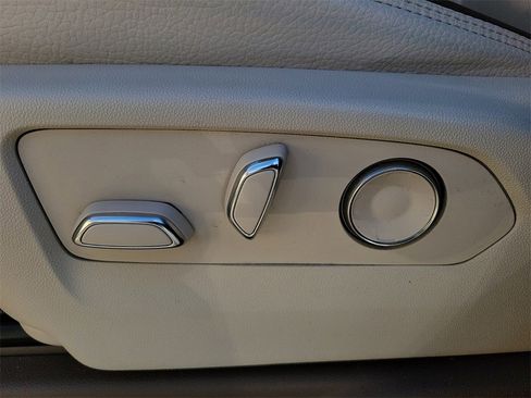 Used 2021 GMC Yukon Denali w/ Denali Premium Package image 20